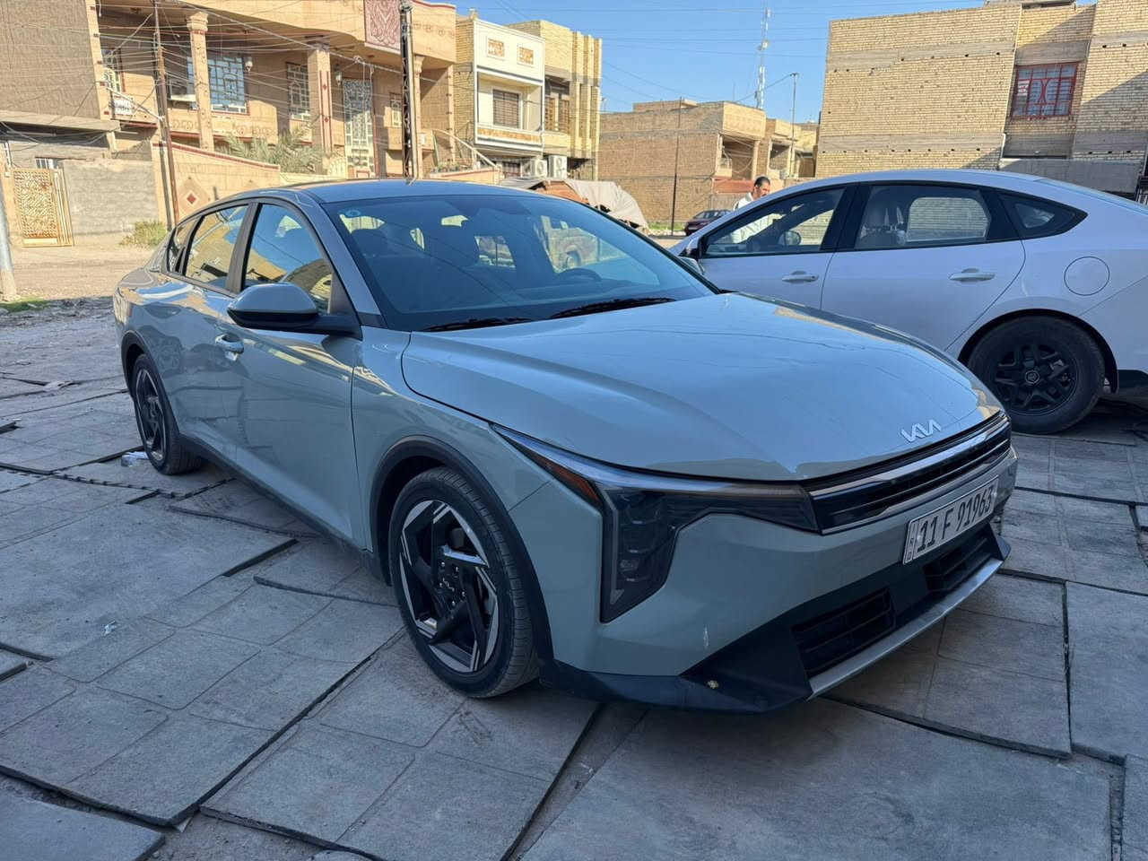 كيا k4 موديل 2025 
لون مميز رقم بغداد تحويل ثاني يوم
حادث بسيط موضح بلصور سونار موجود بالمنشور رباك فقط برده
 مواصفات EX فول عدا الفتحه 
محرك 2000 دوش / كير ايتي شاشة كبيره متصل تبريد لمس مع كاميرا دواره/ تحكم ستيرن كروز سرعة مانع انزلاق تحديد مسار/ وضعيات قيادة مود درايف/تبريد بيانو /تشغيل عن بعد/
سايد بريك دكمة/ ويل كب بلاد/ راذار امامي وجانبي/ وخلفي وبعد هواي بيه موصفات  السيارة جديده وضع زيرو ماشيه 24
مكاني شاطى التاجي منطقه الطي يم جسر الدوار السعر 175 
***********
