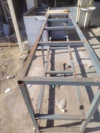 ميوز حديد للبيع واحد طول 3متر عرض 60سنتمتر ارتفاع متر الثاني طوله متري...