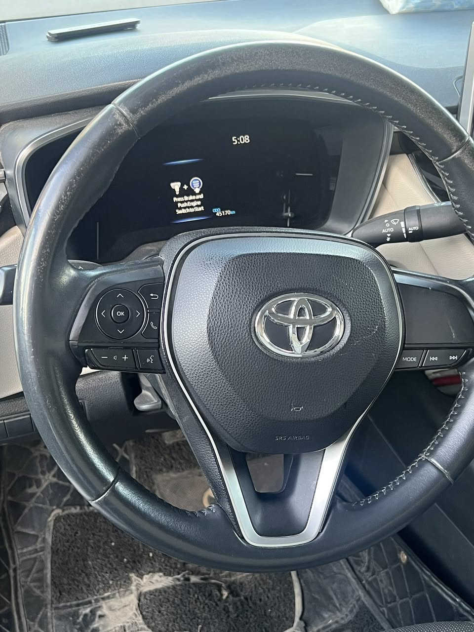 تويوتا كورولا 2022 ساس خليجي 
بعدها بالضمان لنهاية سنه 2026 
ماشية 45,000 الف كيلو وقابل للزيادة 
وجود رصعات وخدوش فقط موضحة بالصور
بدون حادث 
كامل مواصفات محرك 1.8 
السعر 170$ وبيها مجال 
عنوان - بغداد - السيدية - شارع العلوة 
تواجد فقط من الساعة ١١ صباحا الى ٤ مساءا 
***********
