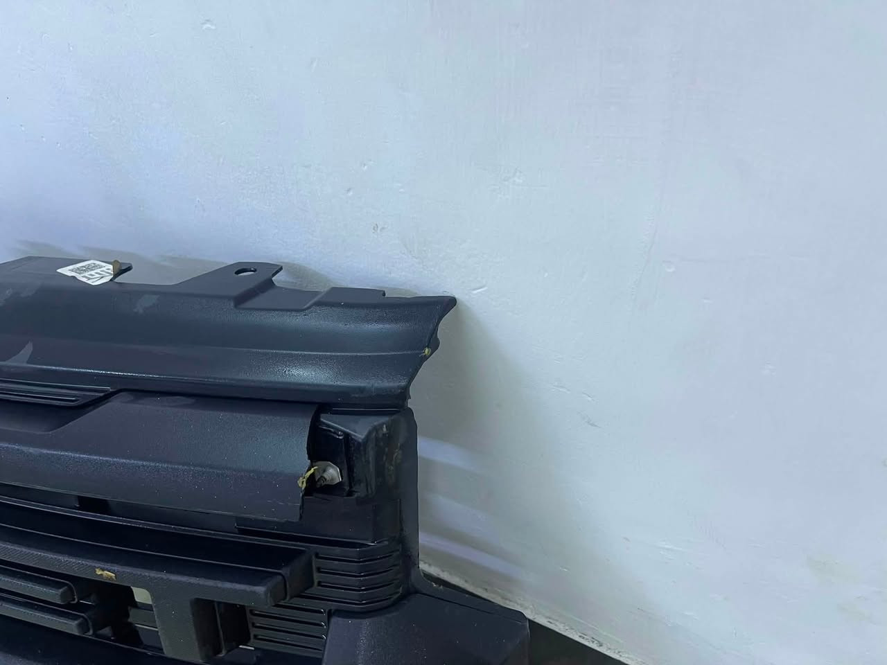 سلام عليكم عندي شباك سلفرادو للبيع بي فقط كسر موضح في الصوره الرقم لاستفسار ***********
