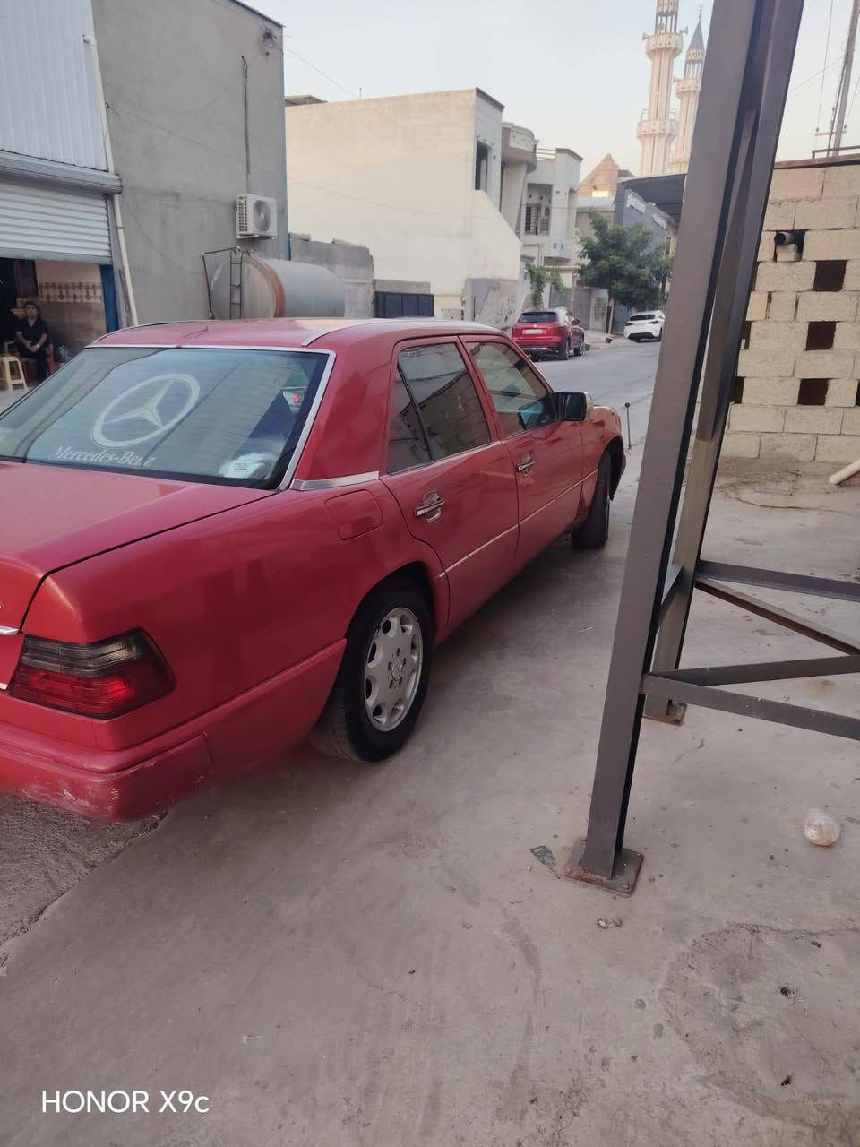 مرسيدس دب موديل 89 رقم شمالي السنويه لحد 30 سياره بدون ضربه محور بطه 2.5 كير محرك تبريد شرط السعر 60 مراوس حسب القناعه رقم الهاتف***********  سياره مكانها كركوك
