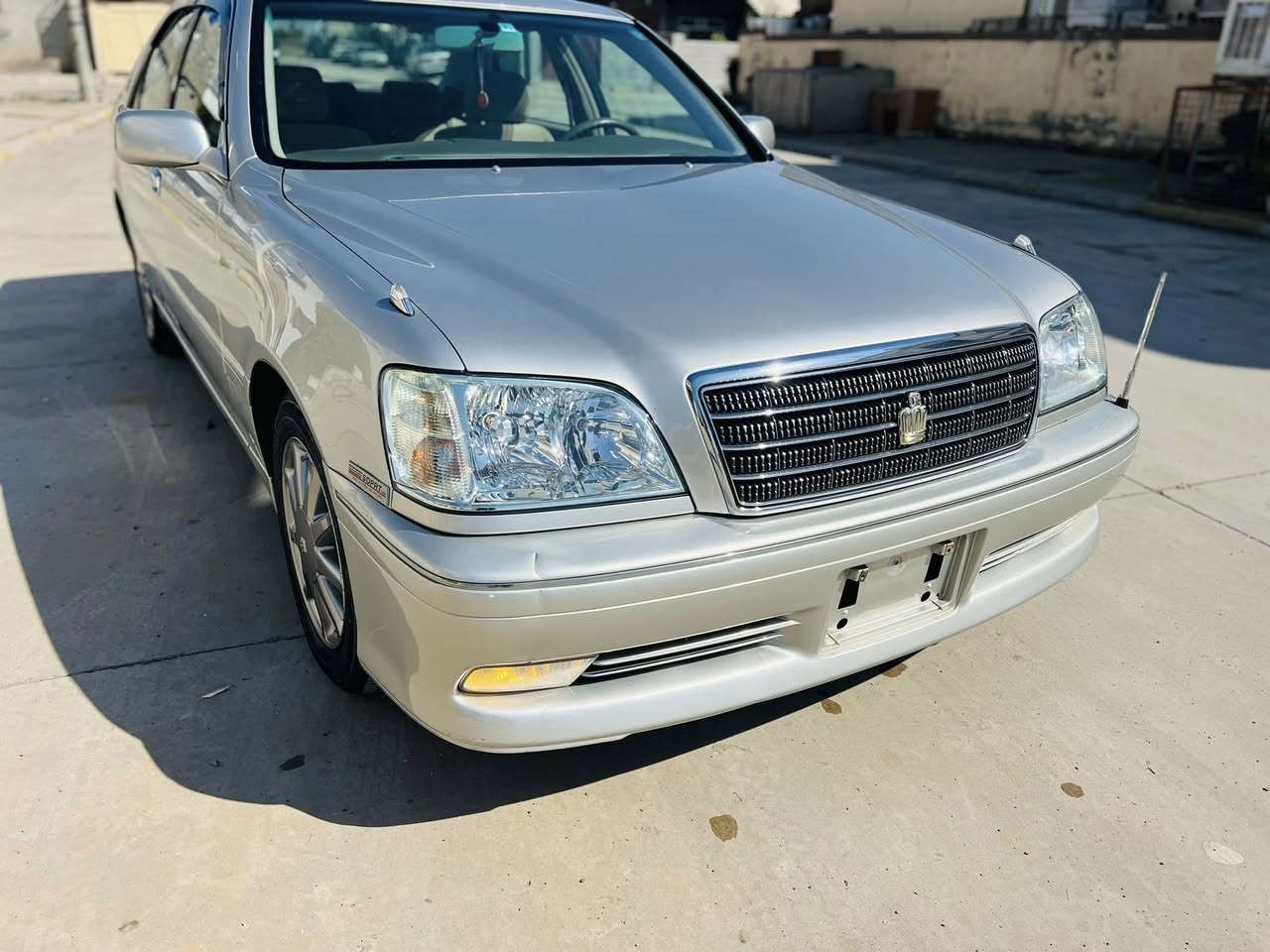 ساق D4گەورە
2003
کریستاڵ 
ناوزەرد
بێ بۆیاخ .
چوار کووشن کارەبا 
***********
***********سەیسایەق
