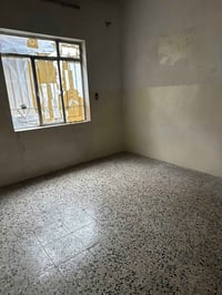 حي عدن قرب السوك • ٢٠٠م • كراج