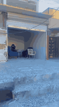 محل للايجار على الشارع العام التجاري قرب مطعم دجاج الشمري رقم الهاتف ***********
