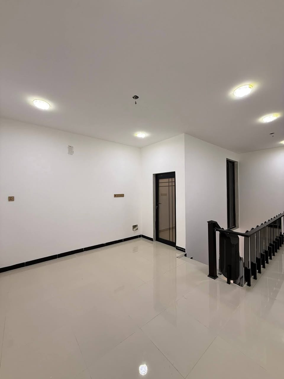 سلام عليكم متابعينا الكرام تحيه الى حضرة الادمن المحترم جانب من اعمالنه عمل جبس بورد سعر المتر بس عمل 10 كرزته وعمل لحد الصبغ 20  صبغ الداخل المتر 3000 بالاضافه الى صبغ الواجهيات ولحديد بأسعار مناسبه بابل لتواصل وات ساب  ***********واتساب ***********
