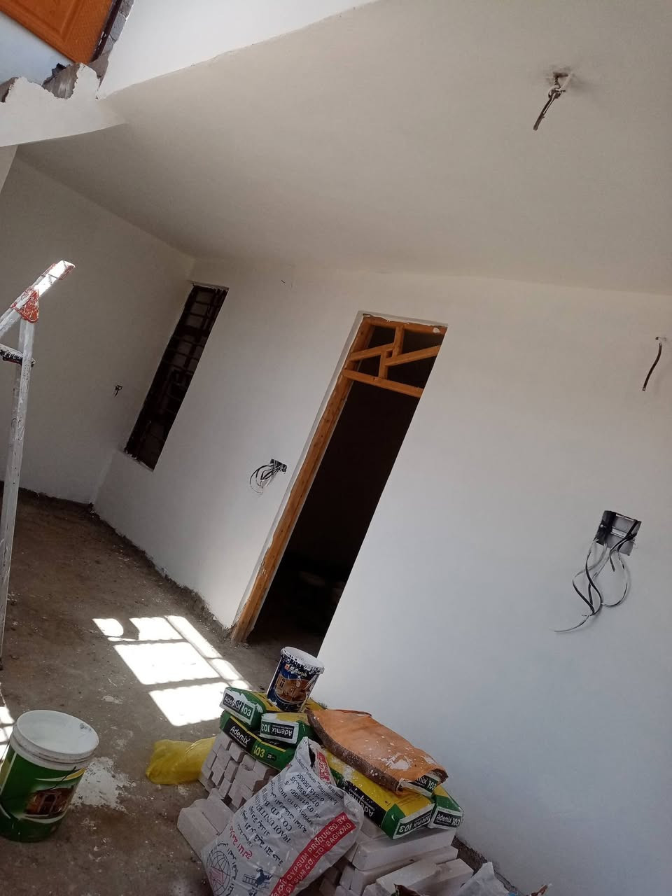 عملي متفرغ حالين
لبخ جراره +سقل+نثر+تشميع خارجي+تشميع داخلي 
***********
 بغداد المدينه
