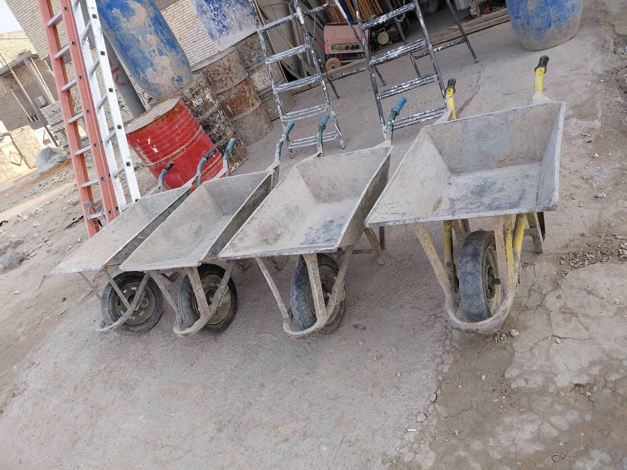 سكلة للبيع
العنوان نجف حي نداء 
ابيع سكلة كاملة كل الي بالمحل مو مفرد 

رقمي ***********
