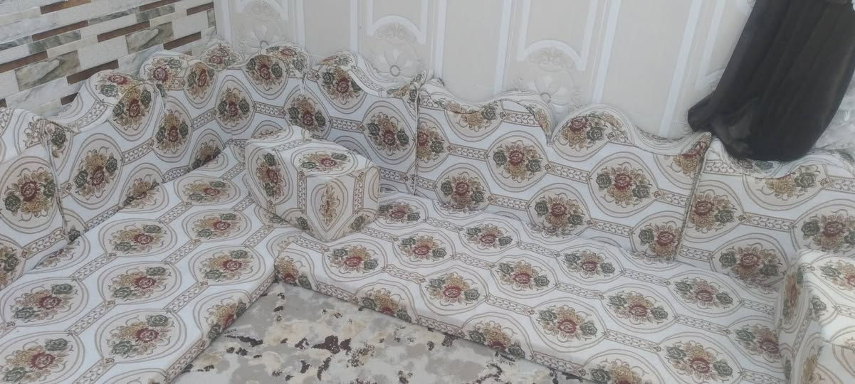 السلام عليكم
ديوان جديد للبيع(ديوانين للتوضيح الطول ١٢ متر العرض ٤.٥) الاستفسار اتصل على الرقم او راسل خاص *********** موجود وات ساب

