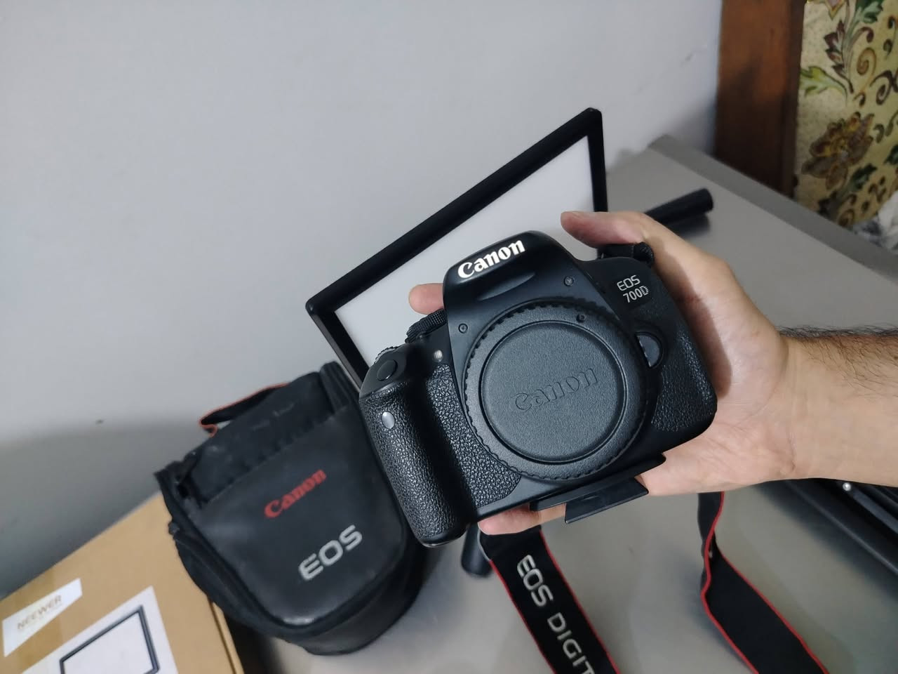 ⒞⒜⒩⒪⒩ ⒟700  نظيفة كلش
المحتويات 
1_ حقيبة كتف 
2_ستاند تصوير 
3_ بيبي لايت كامل بالباكيت
4_عدسة ٧٥.٣٠٠  نضيفة
5_عدستهه الاصليه ١٨.٥٥
 _____________________

السعر ٦٠٠ بيهه مجال  مكاني بغداد


**إذا كنت صاحب هذا الإعلان وتريد حذفه لأي سبب، رجاءا أرسل رسالة إلى الدعم الفني**