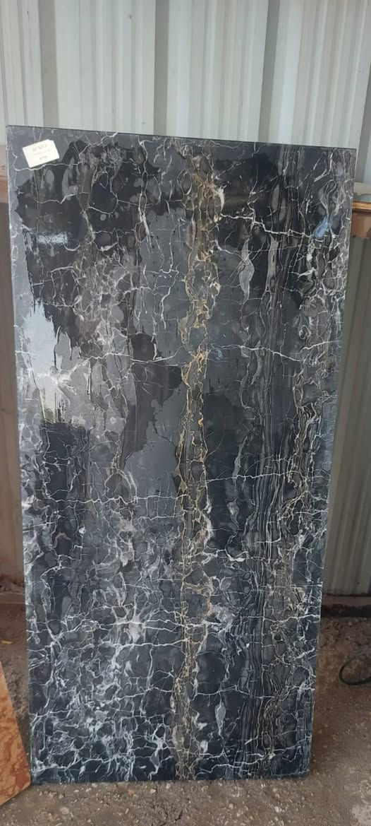 السلام عليكم  مرمرات ايطالي حاويه عدد ٣ قياس ١١٠×٥٠ ألسعر ١٠٠ مع المجال  ***********....كربلاء
