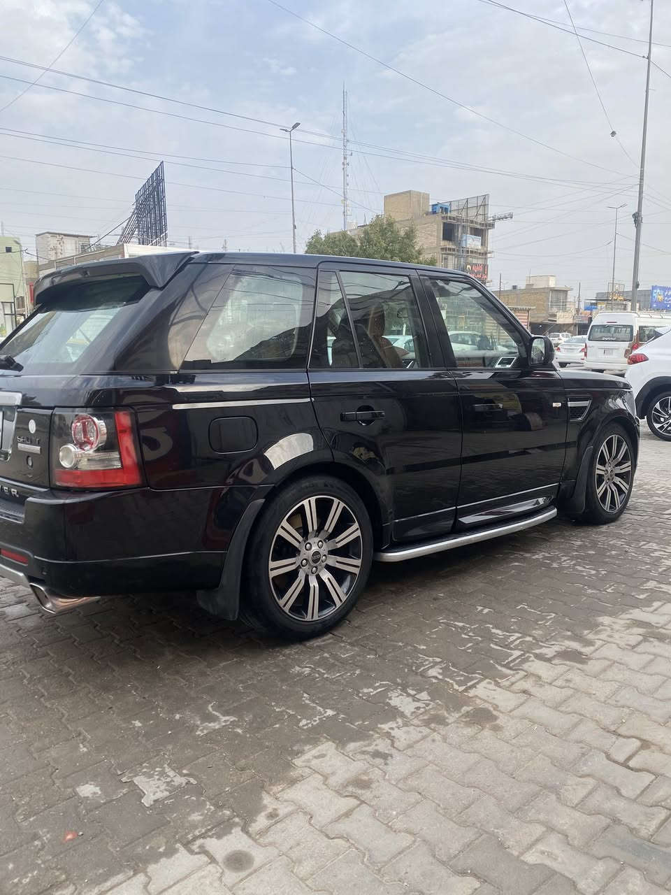 موديل 11 فول خليجي مكينة سوبر خمس بصمات  شفتات استيرن جوبلس يصعد وينزل السيارة كفالة من الظربة والصبغ 
بيها رقم مميز بغداد أ8600 
السعر قفل 140 ورقة 
***********
