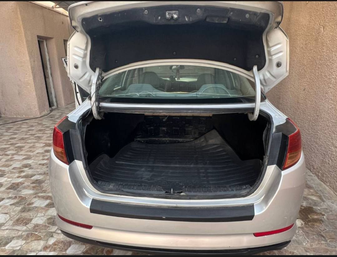 اوبتيما ٢٠١١ وارد امريكي رقم اربيل  محرك ٢٠٠٠ دوش كير محرك تمام لون سلفر مصبوغه حزام ضرر جاملغ امامي واصله للداخل وبنيد مبدل  سياره حلوه وجاهزه من كلشي مكان السياره الرمادي السعر ٩٠ وبيها مجال  بيع او مراوس بكامري او كورلا التواصل على الرقم ***********
