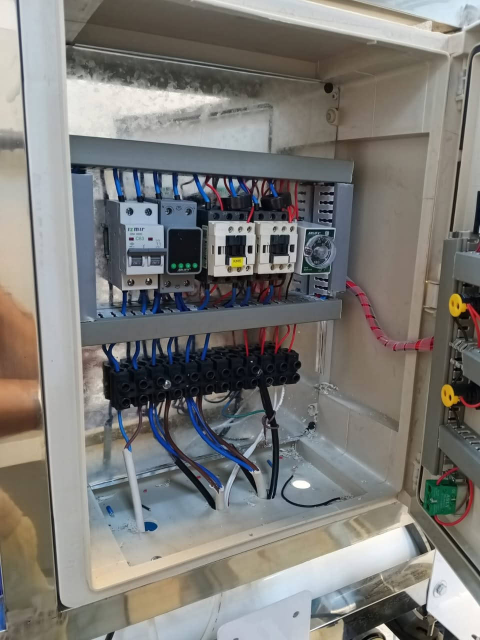 السلام عليكم محطه مياه ام 1000 بالساعه جديده استخدام 15 يوم فقط كامله في بغداد حي جامعه السعر خاص ***********

