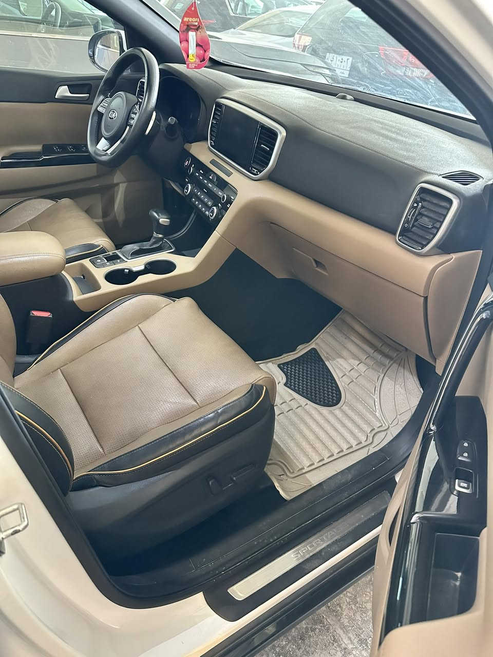 للبيع 

كيا سبورتج 2021 gt line خليجي 

جي تي لاين فول مواصفات 

- بصمة 

- شاشة

- بانوراما

-فتحة 

- تحكم ستيرن 

- كشنات كهرباء 

- كشنات جلد

- داخل بيجي مميز 

- هاند بريك دگمة 

- مري كهرباء + شفط

- كاميرا خلفية دوارة

- حساسات امامية

- حساسات خلفية 

- داخل صاج

- قطعتين تبريد

- صندوق كهرباء

- تاير حجم 19

- نظام ABS 

- بلوتوث + USB 

- نظام قيادة متعدد S-N-E

وبعد هواي مواصفات بيها

السيارة جاهزة كير وحدادية وصدر ومكينة مكفولات

ماشية 71 الف  

ضررها # بيها فقط جاملغ امامي بارد

رقم بغداد تحويل ثاني يوم 

مكانها بغداد / البياع

للاستفسار الاتصال على 

***********

***********
