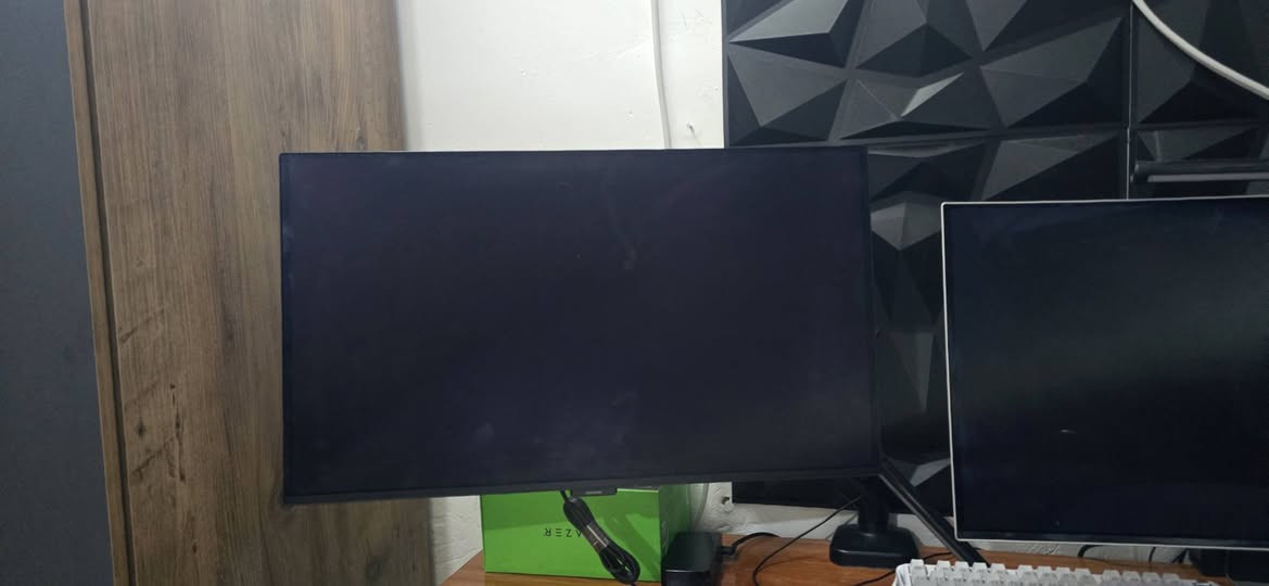 سلام عليكم  شاشه سامسونج اوديسي g5 2k oled 165hz
استعمال  تقريب ل 8 اشهر لكن بفترات متقطعه شاشه وياها ملحقاتها والكارتونه و وصل شراء وضمان ضمانها 3 سنوات يعني بعدهي داخل ضمان

سعر 375 وبيها مجال

تواصل واتساب واتصال فقط ***********
