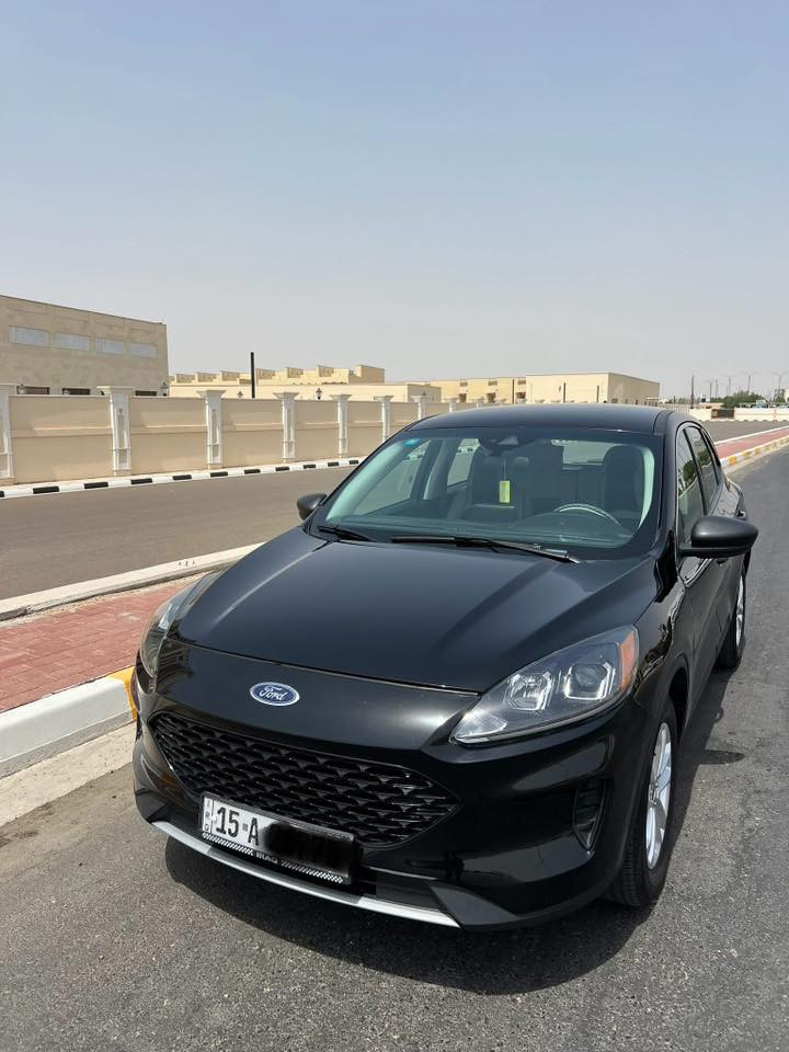 فورد Ford - اسكيب   SE Escape
موديل : 2022 فول حلوة مواصفات 

محرك 3 سلندر 1500 

الدفع امامي يعني مو دفع رباعي 

 ايرباك سليمة وأيضا بدون دواخل 

اللون : اسود

شاشة كبيرة

كامرة خلفية 

حجم الاطار 17

مانع انزلاق ABS 

رادارات امامي وخلفي + نقطه عمياء

خمسة انظمة قيادة 

 مداخل USB

شاشة عطلات

حساس اطارات 

توقف الذاتي 

وموصفات اخرى 

رقم صاحب سيارة ***********
