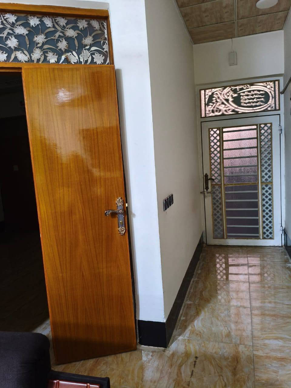 السلام عليكم ورحمة الله 

للبيع بيت 130متر واجهه 6.5 م نزال 20م شارع 8م حي الجمعيه بناء صب كونكريت عمر البناء 5 سنوات البيت نضيف طابق واحد يحتوي على غرفه وصاله وستقبال ومطبخ وصحيات 2 وطارمه وبيتونه وسطحين اكو مكان مال غرفه فوك ممكن اضيفه السعر   230  مليون مجال قليل تقديرا للمشتري تفاصيل اكثر الاتصال *********** يتوفر واتساب او مراجعة مكتب محمد شربه و ابو امير الاسدي عنوان المكتب ملحق الروان قرب جامع البغدادي مجاور علي سيدي نتشرف بزيارتكم لنا نستقبل جميع العروض العقاريه التجاريه والسكنيه عبر الواتساب انتضرونا في عروض اخره جديده النجف, العراق
