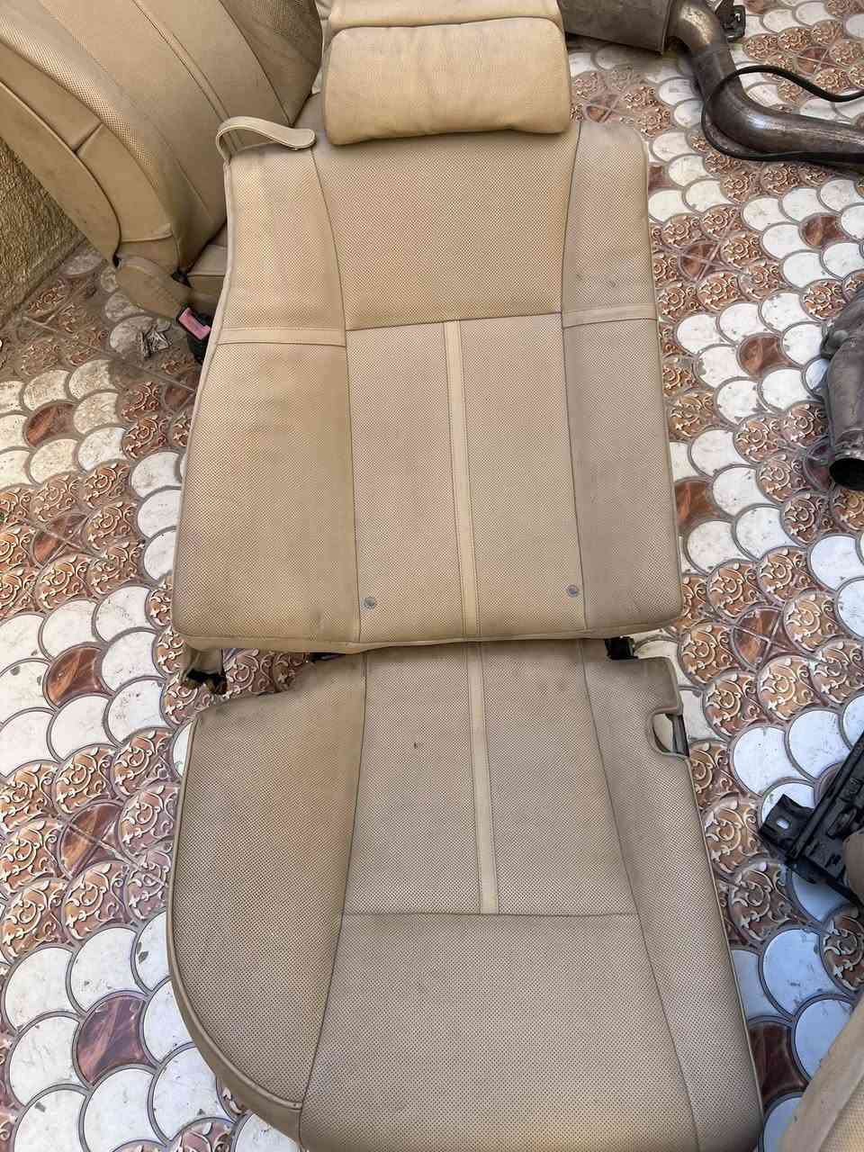 السلام عليكم غراض باخره حاويه مناسبات لبيع ماعندي مكان
1 بيبان بيض حاويه 4 طويله 
2 مكينه 50 حاويه 
3 جوبلسات خلفي مو كهربائي 
4 صالنصه كامله 
5 كشنات بيجي 
6 درع حديد ودرع بلاستك
7 فيول بم حاويه 
وبعد نواعم 
 مكاني كوت ***********
