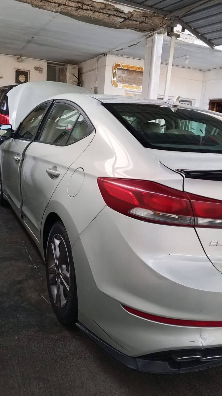 سلام عليكم
النترا 🇺🇸🗽 2017 وارد امريكي موصفاتها معروفه نص فول 

حادثها جاملغ والبنيد نفسهن مصلحات 

السيارة جاهزه كير محرك صدر تخم تاير  سعرها 118$ 

مكانها بغداد الكرخ ،،،،، 

*********** للتواصل وات ساب اتصال
