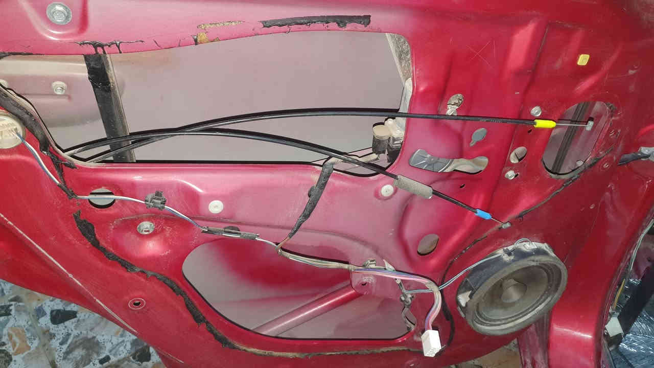 🔇🔥 عزل صوتي وحراري احترافي للسيارات 🔥🔇
تعبت من: ❌ ضجيج الطريق
❌ صوت الإطارات
❌ حرارة الأرضية والأبواب
❌ ضعف صوت السماعات
📌 الحل عندنا – عزل علمي متعدد الطبقات

🧪 المواد المستخدمة (مواصفات علمية):

✔ CLD Butyl Rubber + Aluminum Foil
• يمتص الاهتزاز ويمنع الرنين
• يقلل ضجيج الطريق بشكل كبير

✔ Closed-Cell Foam (PE / NBR)
• عزل حراري عالي
• يمنع انتقال الصوت والحرارة والرطوبة

🚗 أماكن العزل:
🔹 الأبواب
🔹 الأرضية
🔹 الجنطة
🔹 الجاملغات
🔹 السقف 

💎 النتائج:
✅ تقليل الضجيج 
✅ برودة أفضل داخل السيارة
✅ تحسين صوت السماعات
✅ إحساس فخامة وهدوء
✅ مواد أصلية وآمنة

🛠️ طريقة العمل:
✔ تنظيف وتجهيز الاسطح 
✔ تركيب طبقات العزل علمياً
✔ بدون قص أو ضرر للأسلاك
✔ شغل نظيف وضمان

✅ الاسعار تبدا من 400 الف للارضية والصندوق والابواب  وصاعدا وحسب حجم السيارة واماكن العزل الإضافية و المواد المختارة 

✅ يمكن اضافة الجاملغات الامامية والخلفية والقمارة وقبق الجنطة والبنيد 

📍 الموقع: بابل - حله
📞 للاستفسار: *********** - ***********
💬 واتساب: ……………
✨ راحة، هدوء، فرق تحسه من أول مشوار ✨
