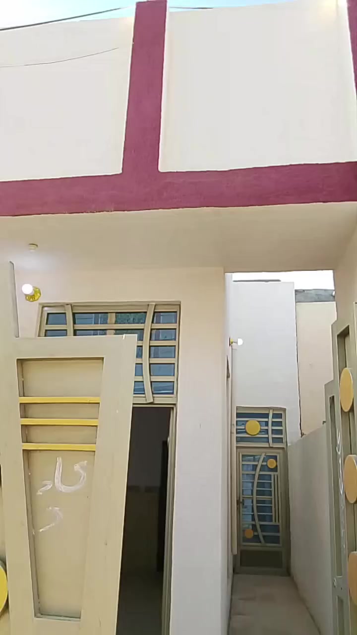 سلام عليكم بيت للبيع كربلاء الحسينيه منطقة جريه مساحه ١٠٠ سند ٢٥اقرار محكمه سعر ٥٠ توجد كافة الخدمات ***********
