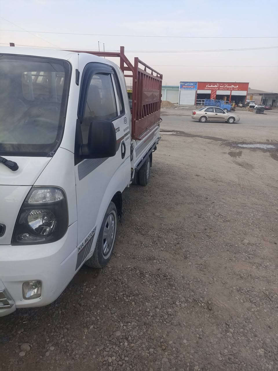 السلام عليكم يوجد كيا اجره داخل كيارة والمناطق المجاوره الاتصال على *********** اي شي تحتاج اتصل و يجيك  عل بيت لا تروح ولا تجي متواجد في مفرق  اجحله يم مشعل ابو السيراميك صلوح الصالح المحمد
