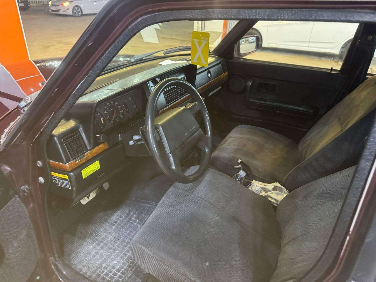 فالفو موديل ٩٣ حجم 240
السيارة نظيفه 

تبريد شغال 

مصبوغة عام 

المحرك نص عمر  بخاخ 

للاستفسار واتساب ***********
