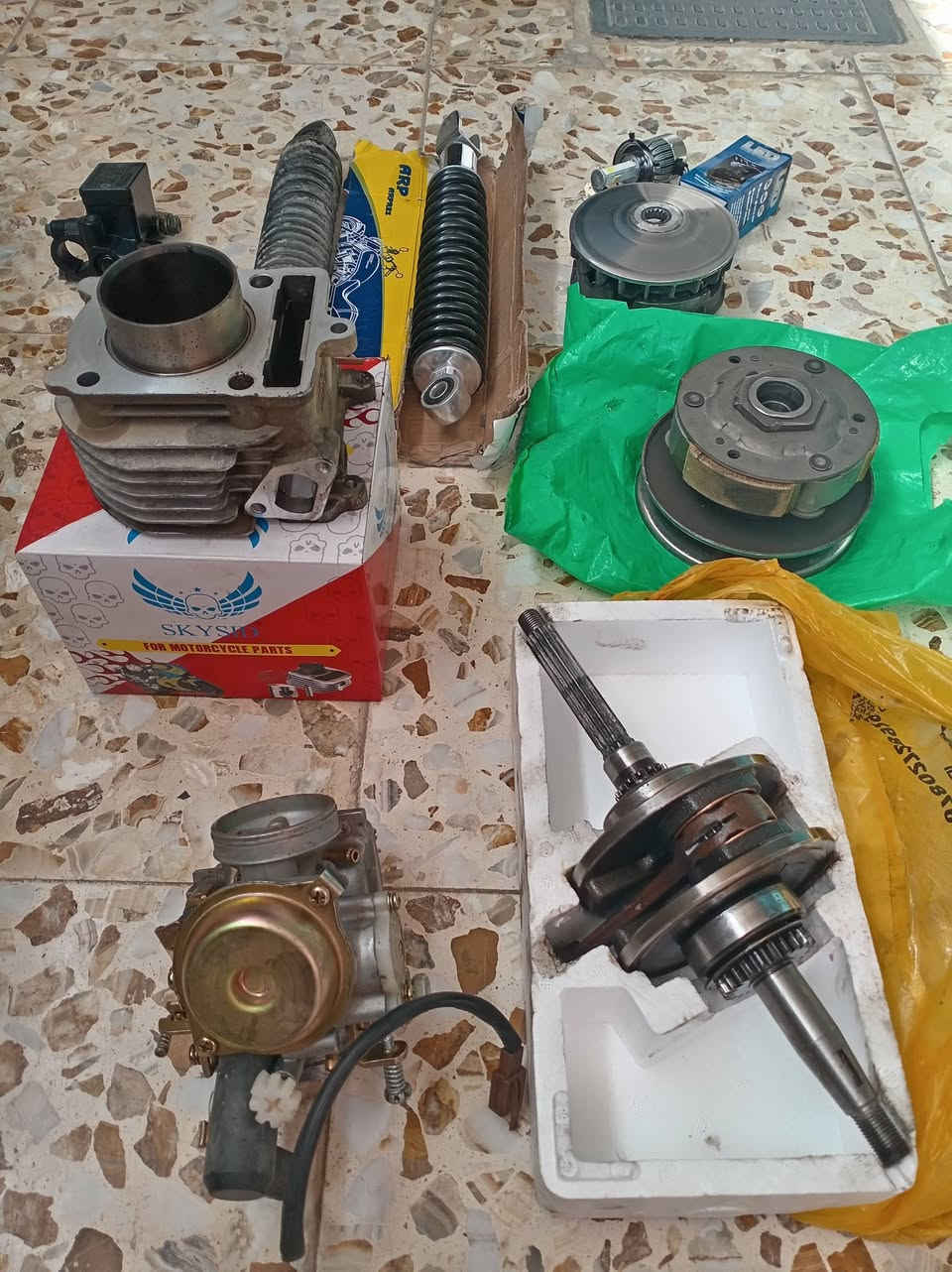 السلام عليكم
اخوان عندي أغراض مال دراجه 140 فراشه بيهن اصلي وبيهن جديد مستعمل شي قليل حسبت ايام الله شاهد عليه مثل ماموضح بالصور الي يريد يشتريهن هذا رقمي ***********  ورديه خارج قريب على الجزائر والي يريد يشتريهن كلهن اساهل بيهن وبيه خير ويدلل والقرآن غراض كلها مال جنى وعندي كفر مال دولفين احمر نضيف جدا ويه الأغراض ابيعه الي يريده هم اساهل وياه مامتواجد على الفيس
