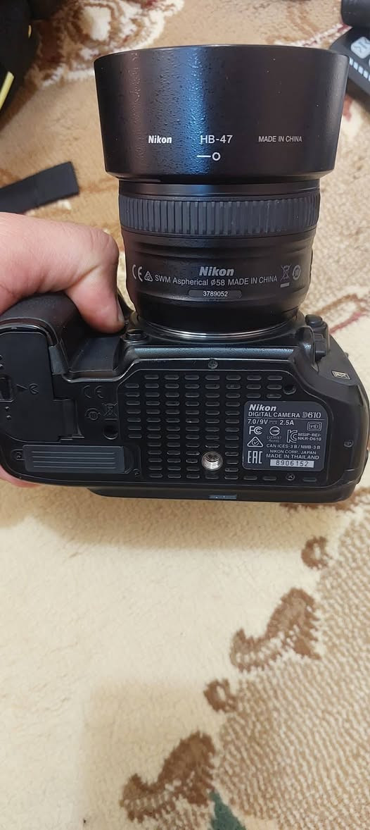 610 فول فريم مع  عدسة 50m نوع G فتحة 1.8  النظافة 100%   مثل ماموضح بالصور
ملحقات ، شاحنه وبطارية وهود  وحزام وقباقة   السعر  كامله ب 850 الف  فقط بدي ب 700  فقط  عدسة 180 الف .مكاني ديوانية  تواصل ***********
