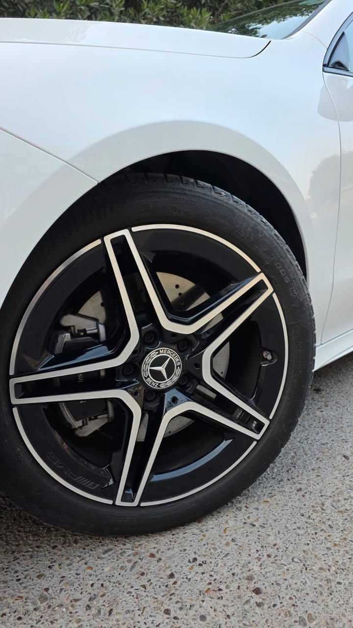 السلام عليكم 
مرسيدس CLA200
محرك 4 سلندر تيربو 
السياره خليجيه مكفوله كفاله عامه حته من الشخص !
رقم السياره اربيل تحويل مباشر
السياره بالسنويه مذكور مضلل 
زيرو ماشيه 1700KM
فول فول مواصفات للاخير 
وياله AMG بلادي 
السعر 400$ وبيهه مجال قليل للشراي 
للاستفسار اكثر ***********
