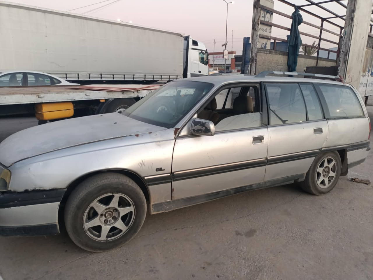 سلام عليكم سياره البيع اميكه سنويه ابيض وكاله عمه عندنه بيه تريد وكاله تريد تحويل معرك تعبان السعر 12و بي مجال رقم***********#***********
