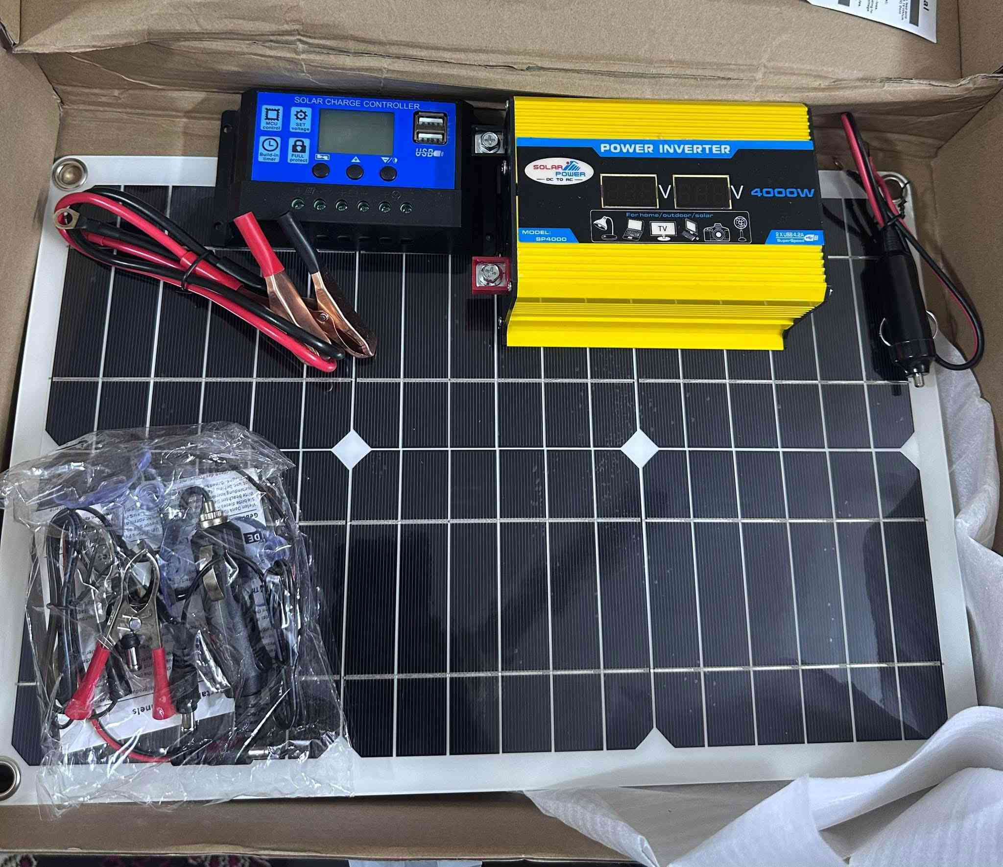 منظومة طاقة شمسية كاملة تتضمن لوحًا شمسيًا، ومنظم شحن (Solar Charge Controller)، ومحول طاقة (Power Inverter) بقدرة 4000 واط.تُستخدم هذه المجموعة عادةً للتخييم أو كنظام طاقة احتياطي صغير للمنزل.يحتوي المحول (Inverter) على شاشة رقمية ومنافذ USB لشحن الأجهزة الإلكترونية مباشرة.تشتمل المجموعة على كابلات وموصلات (Alligator clips) لتوصيل اللوح بمنظم الشحن والبطارية.


**إذا كنت صاحب هذا الإعلان وتريد حذفه لأي سبب، رجاءا أرسل رسالة إلى الدعم الفني**