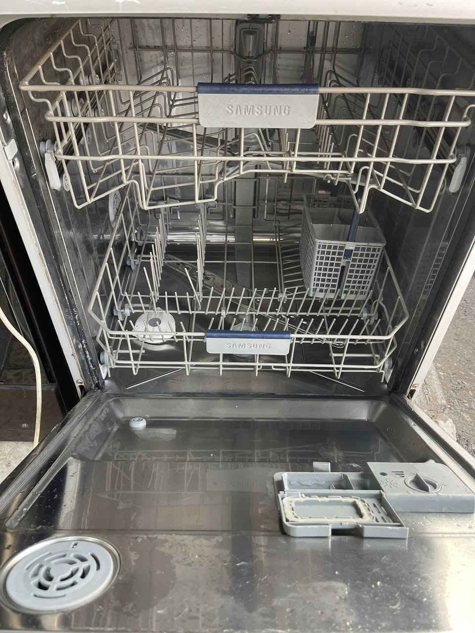 غساله فول ئوتمتيك الصحوان سامسونك بشرط شغل ما بي اي عيب 100الف قفل بشرط فحص او ضمان او بخار بي اي ستفسر عل***********
