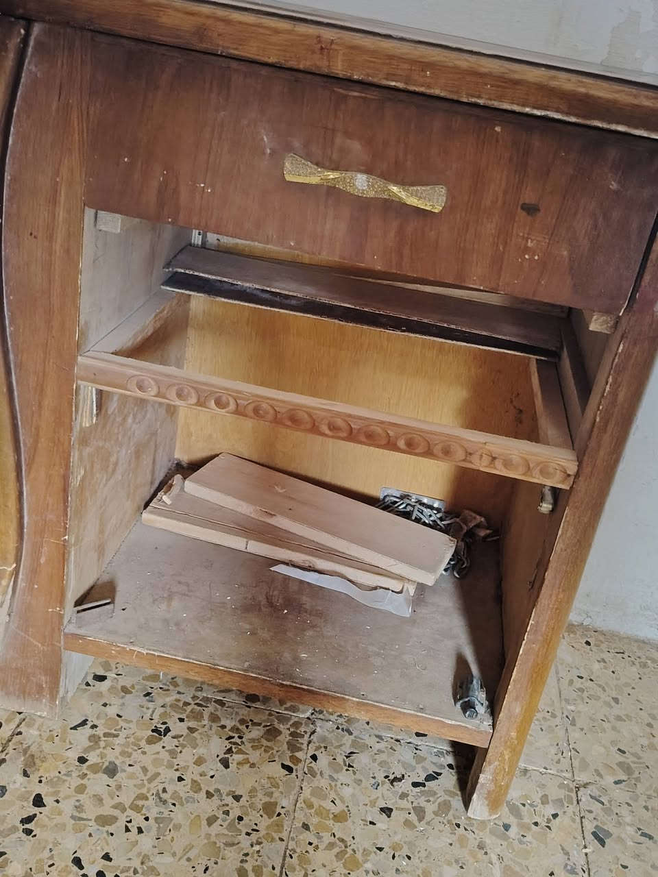 هية كاملة بس مصورت بس هذني السعر 120وبيها مجال الاستفسار
*********** يوجود وتساب
