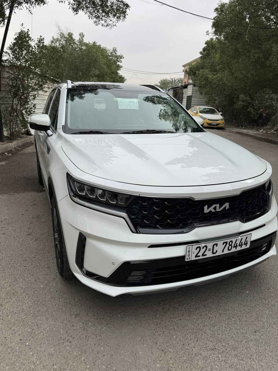 السلام عليكم
كيا سورنتو 2022 خليجي 
ماشيه50 الاف عل شرط بعدهه بنايلون الشركه وبفايلون الشركه زيرو المواصفات فول بنرامه ( السياره عل شرط مكفوله
داخل كريمي 
دبل كشن كهرباء 
كير ماوس 
سايد بريك بصمه 
فول تحكم استيرن 
شاحن واير ليس 
شفتات كير بل استيرن 
لايت عدسات 
بكلايت لد 
دواخل نشره 
ويل 19 
محرك 6 سلندر 
7 راكب 
3 قطع تبريد 
بصمه تشغيل 
تشغيل عن بعد 
حساس امامي خلفي 
شاشه اصليه
جي بي اس بلادي 
السعر280
مكان السياره بغداد زيونة
رقمي***********
