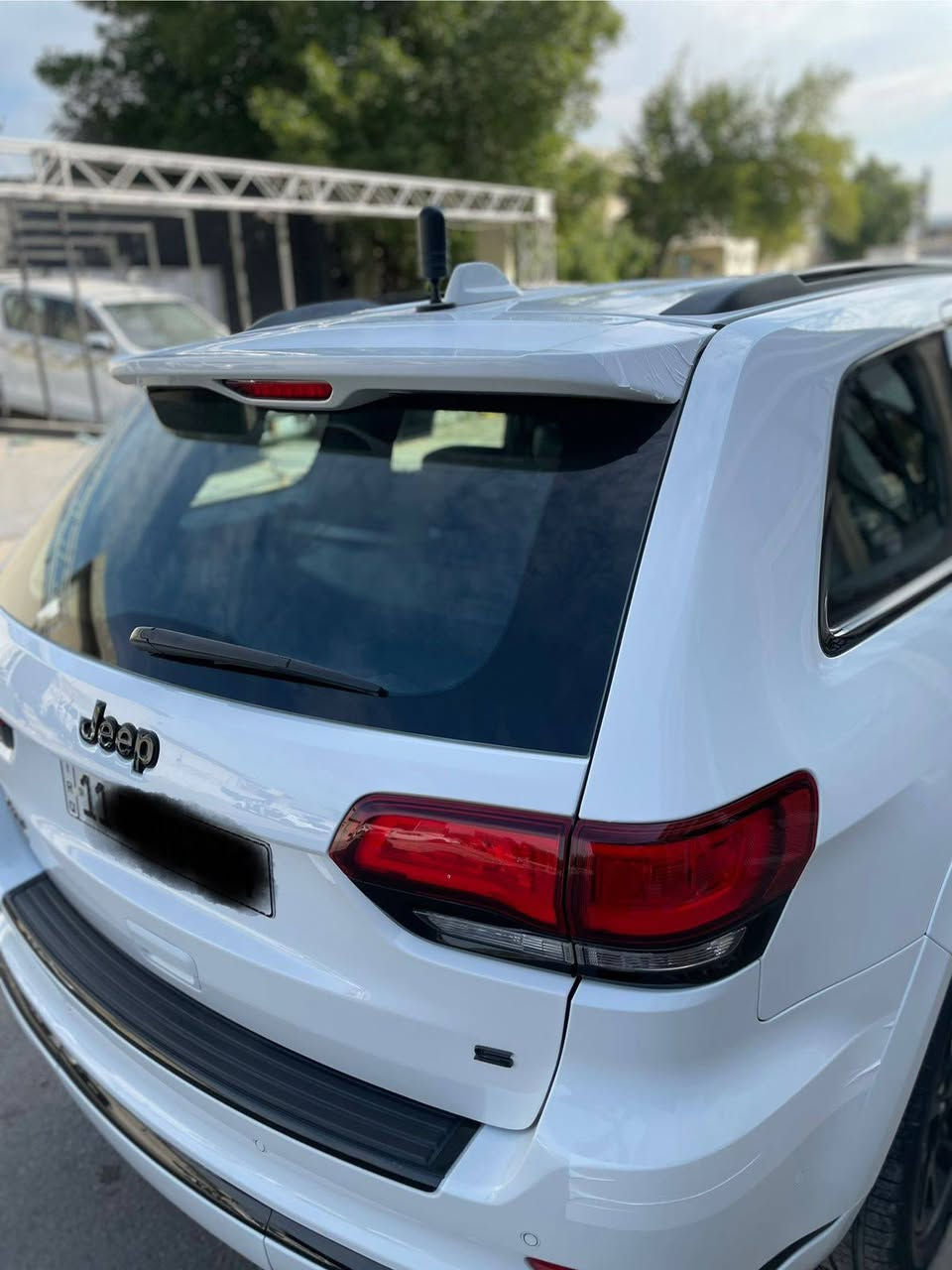 سلام عليكم
جيب كراند شيروكي فئة ال  S اس ( خـليـجـي ) ام رادار 
‏‎موديل 2022  فول مواصفات وكالة هارلم ام ضمان 
المحرك : V6.  3.6L ‎  
رقم بغداد الجديد بسمي تحويل ثاني يوم  ؟
سياره مكفوله من الصبغ و التبديل و البارد 
‏‎ ماشيه  44 
سياره جديده جدا ارضيات الشركه بل جيس 
سياره جديده استخدم شخصي و قليل 
‏‎ السيارة وكالة  داخل احمر بلادي المرغوب 📍❤️
لون ابيض سياره جديده بمعنى الكلمه 
‏‎* المواصفات :
‏‎*رادار امامي وجانبي 
‏‎* نقطة عمياء .
‏‎*داخل جلد 
‏‎* دفع رباعي 4x4 . 
‏‎* فرش المقاعد من الجلد . 
‏‎*صفي المقاعد الأمامية كهربائية .
‏‎* ذاكرة لحفظ وضعيات الجلوس . 
‏‎* صفي المقاعد الأمامية مع تدفئة . 
‏‎* صف المقاعد الخلفية مع تدفئة . 
‏‎* ويل قياس 20 انج .
‏‎* مقود السائق كهربائي . 
‏‎* تدفئة ستيرن . 
‏‎* سقف بانوراما .
‏‎* شاشه كبيرة 8.4 انج .
‏‎* نظام الملاحة (GPS) . 
‏‎* نظام خاص للطرق الوعرة . 
‏‎* مصابيح امامية زنون . 
‏‎* المصابيح الأمامية مع LED لايت . 
‏‎* كشافات ضباب بروجكتر زنون . 
‏‎* تشغيل عن بعد .
‏‎* صندوق كهربائي .
‏‎*  حساسات أمامية . 
‏‎*  حساسات خلفية .
‏‎* كاميرا خلفية .
‏‎* بخاخ ماء لتنظيف المصابيح الامامية .
‏‎* مرايا بخاصية التعتيم الذاتي . 
‏‎* مرايا جانبية قابلة للطي . 
‏‎* بلوتوث تلفون . 
‏‎* محدد سرعة . 
‏‎* نظام تشغيل واطفاء اوتماتيكي للمحرك للتوفير من صرف الوقود . ( Auto Start System ) .
‏‎* نظام بريك اوتماتيكي ( Auto Break System ) .
‏‎للاستفسار اكثر  *********** 
الإستفسار اكثر *********** 
عنوان  بغداد
