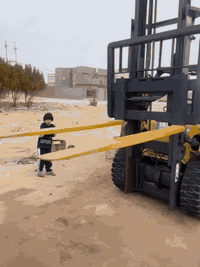 السلام عليكم من رخصة الادمن للبيع شوكيه نوع كتربلر  3حركات يمين+يسار سجينه طويله  مكينه 6سلندر كفاله عامه كهربائيات تأيرات سيفتي كامل رقم بصره موديل 2014حجم 4ونص مكاني البصره الاستفسار الاتصال على الرقم ***********
