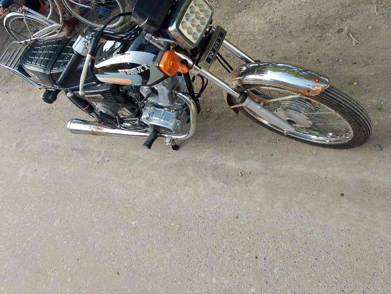 دراجه أنامه موديل 23اوراق سكنر المكان بلهوير السعر 750المكينه مامفتوحه ليريدها يتصل علا الرقم ***********
