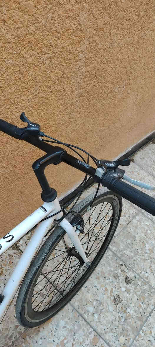 السلام عليكم اخوان بايسكل c700البايسكل حجم28 نضافته زينه حلو البايسكل خفيف فافون ماعدا الماشه حديد البايسكل كامل امكمل بدالات شغالات 7نمر خلفيه 3اماميه البريك الوره شغال البريك الكدام شغال ملاحظة 🔧بي بس بنجر بل تاير الوره بس يطول ياله ينزل يطول يوم كامل هيج
سعره 80بي مجال للشراي 
مكاني بصره صبخة العرب 
رقمي ***********
