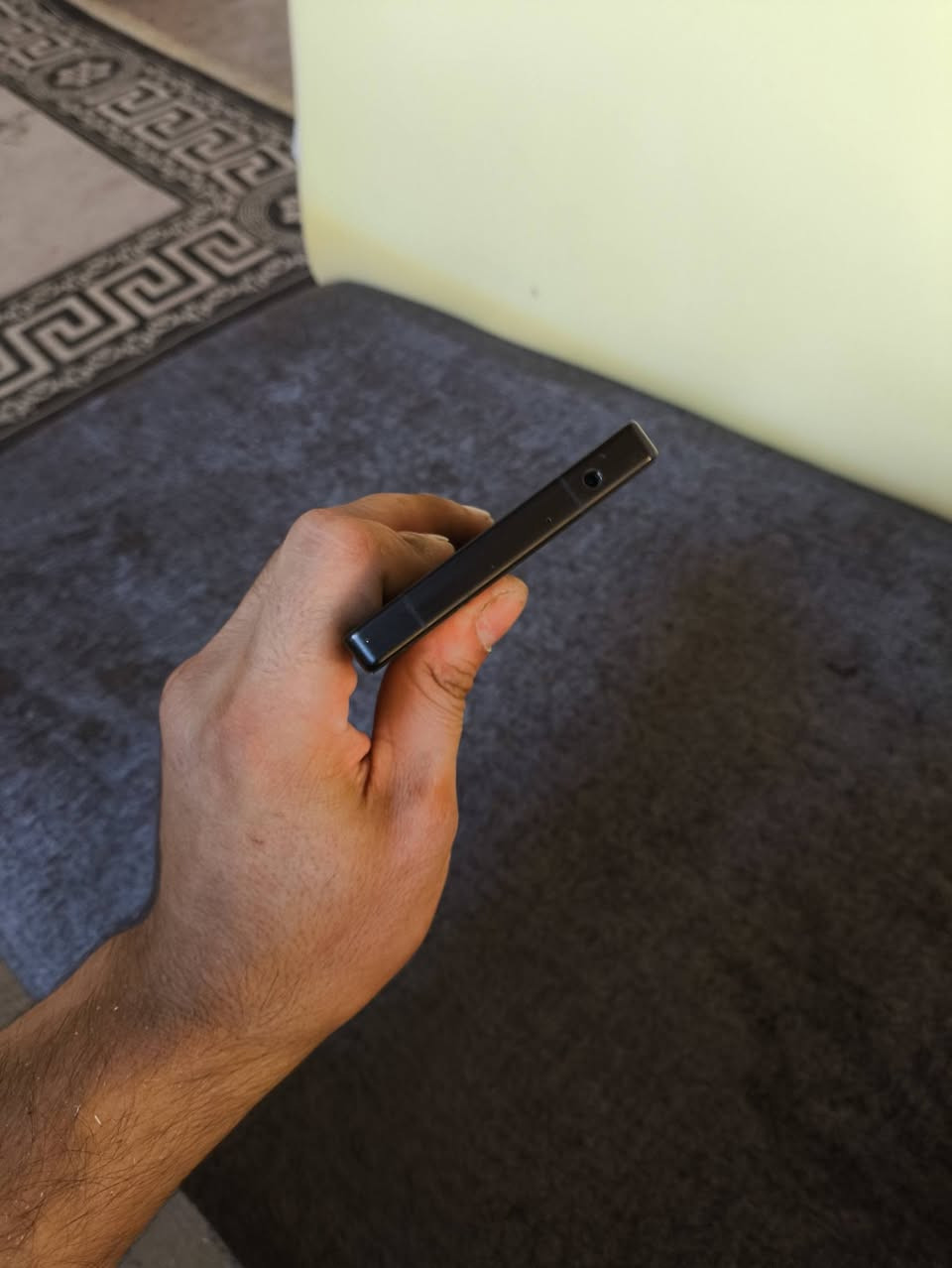 ريدمجك 11 برو ذاكرة 256 جهاز مستخدم 3 اشهر بس نضيف كلششش ما متعبه أبد كامل ملحقاته وياه كڤر وبي لزگه السعر 990 قفل *********** مكاني بغداد حي أور أو سبع قصور تجي تفحصه من الباب
