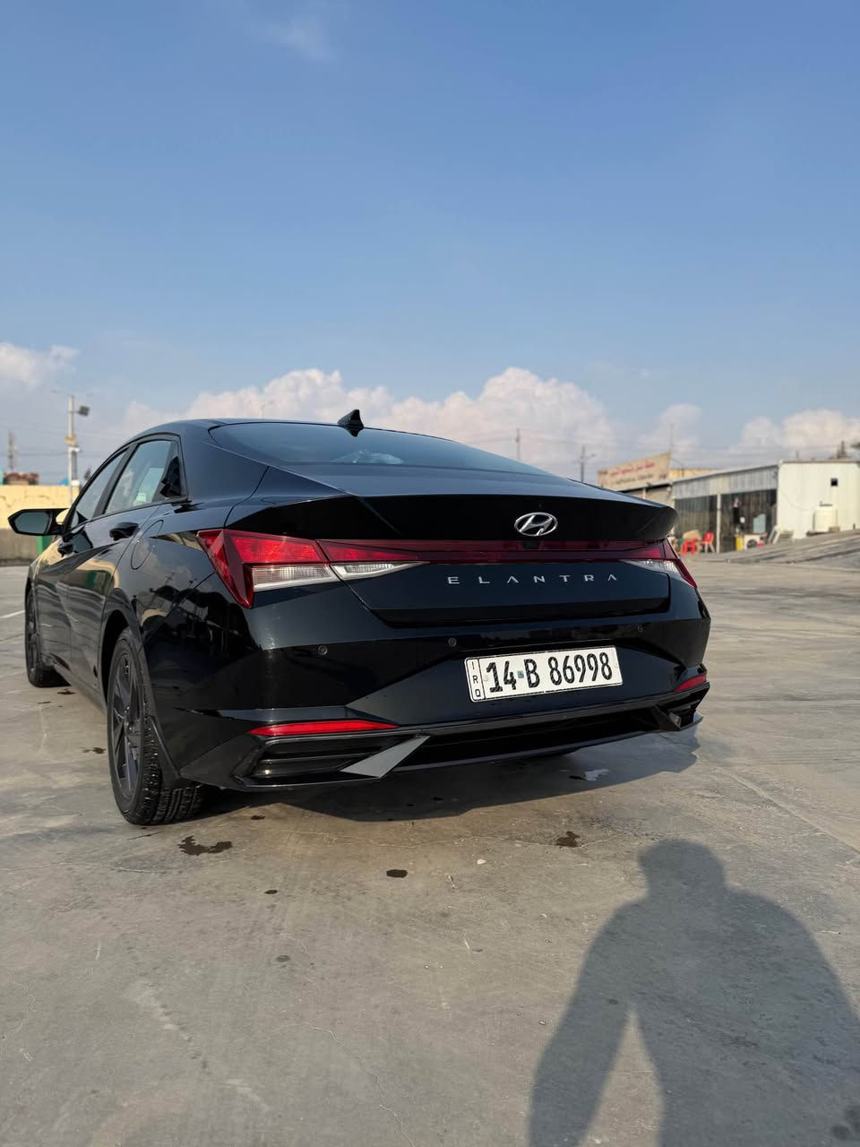 السلام عليكم 
النترا 2022 وارد امريكي 🇺🇸 للبيع حادثها مثل ماوضح بصور البنيد مبدل وشبر من الجاملغ مرجع بارد شاصي سليم مكينة دوش حجمها 2000 وكير كفالة وضع شركة مواصفات السيارة فول ماعده الفتحة 
بصمة وتشغيل عن بعد 
شاشة لمس وابل كار بلي 
حساسات امامية خلفية 
تحديد مسار وتنبيه 
انظمة قيادة سبورت ونورمل وسمارت 
رقمها بصرة شرط التحويل مكاني بصره دور النفط السعر 🔥140$🔥 بيها مجال قليل للاستفسار اكثر التواصل مع الرقم ( ***********) Singapore
