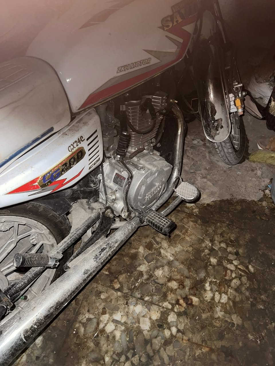 سلام عليكم دراجة سيفان موديل 25 نضيفه بس  الدبلات امامية معوجة فقط وتاير فاش للبيع سعر 650و بيها مجال متواجد واتساب ***********
