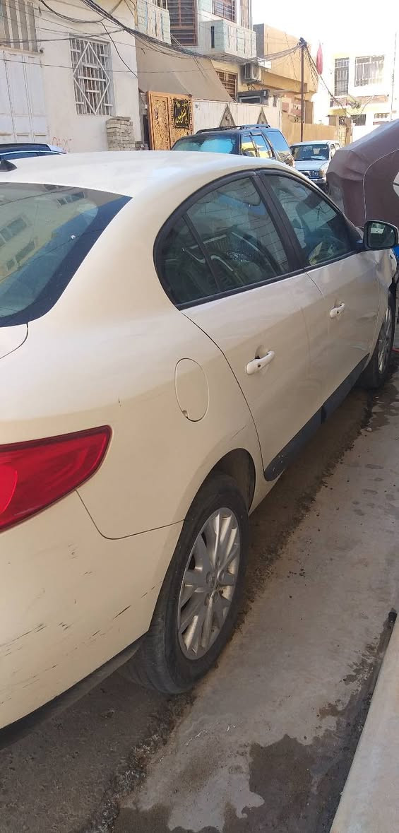السلام عليكم سياره رينو فلونس ٢٠١٦ سياره بيها ضربه بل جاملغ مثل ما موضح بل صوره وبيها صبغ خفيف بل جاملغ الخلفي السياره مكانها كربلاء ٦٤وبيها مجال بصيط الاتصال على الرقم ***********
