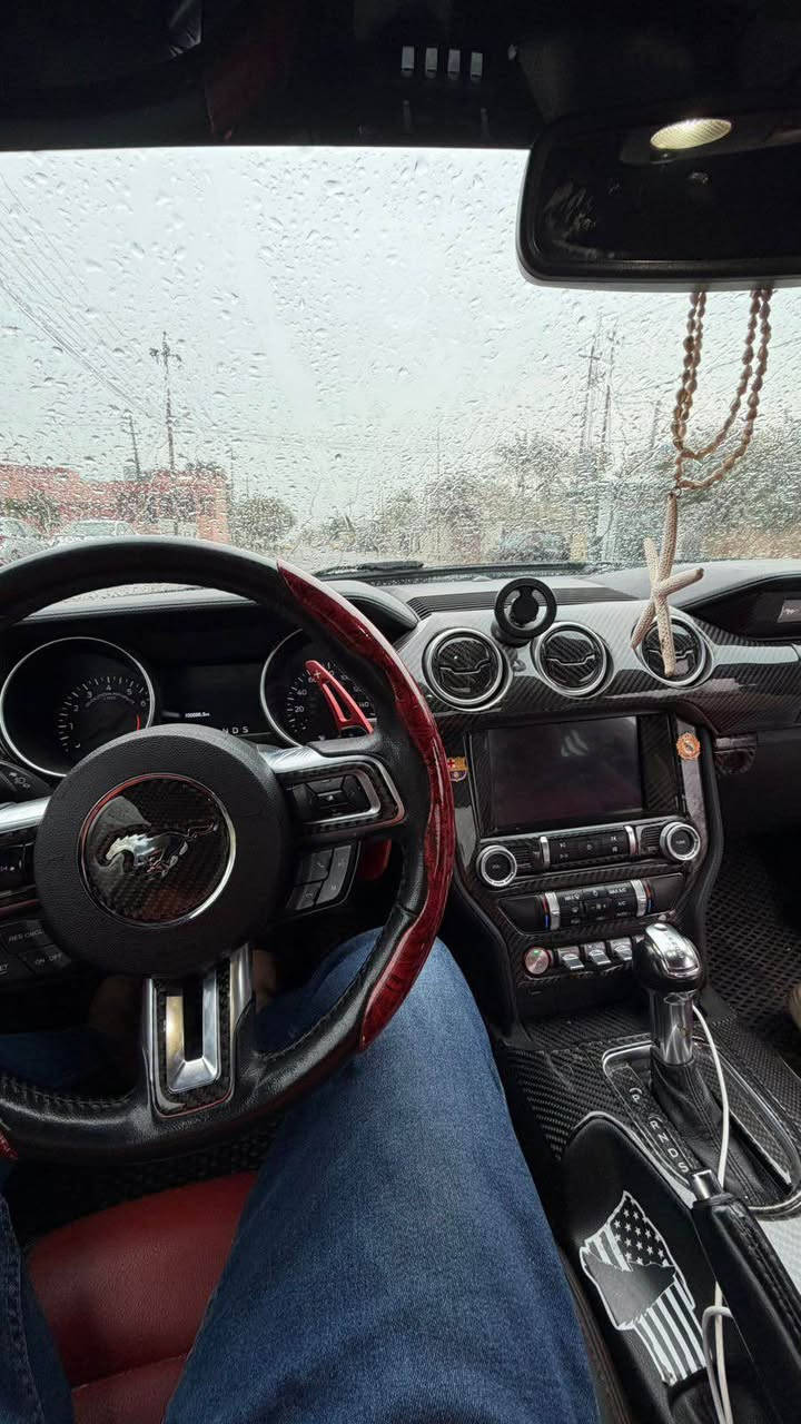 موستنك ايكو بوست 
ضررها جاملغ امامي سايق 
وجاملغ امامي سكن 
بدون دواخل بدون شاصي 
ايرباك صاك وراجع سستم 
ضربتها خفيفه 
راكضه 100mil 
شرط التحويل وغرامة 
سياره جهازه ميحتاج مصروف دينار 
فقط محتاج راعيها 
مكان سياره كركوك لاستفسار 
*********** واتس اب فقط 
‭0 (770) 400 04 95‬ كركوك, العراق
