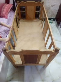 سرير اطفال • خشب عراقي • درجة أولى