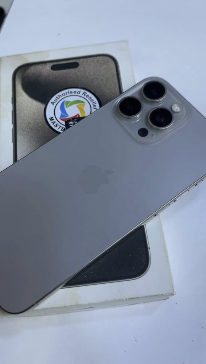 ايفون 15 برو ماكس 
ذاكرة 256 
بطارية 83 للأستفسار اتصل او راسل 
 
***********
