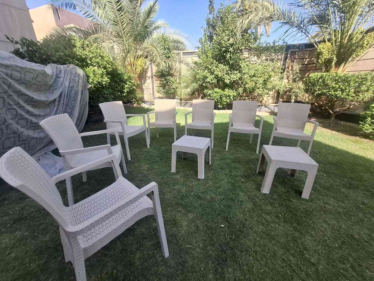 السلام عليكم توجد كعده  خارجيه مع كراسي بلاستك  العنوان الحارثيه اتصال على رقم ***********
