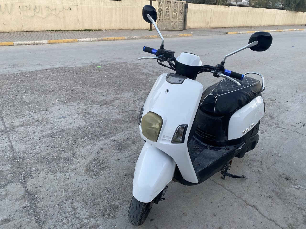 ماكس بوليسي نوزل 2009 للبيع سلف رياضي صالنصة جان بيها fm وخليت مكانها كاتم دراجة حلوة نشطة مال جنايه 
بيرك الامامي عاطل والسيم مال الصندوك ينراد تبديل والباقي تجي وتشوف بعينك
السعر 680الف وبيها مجال
مكاني حي النداء /***********
