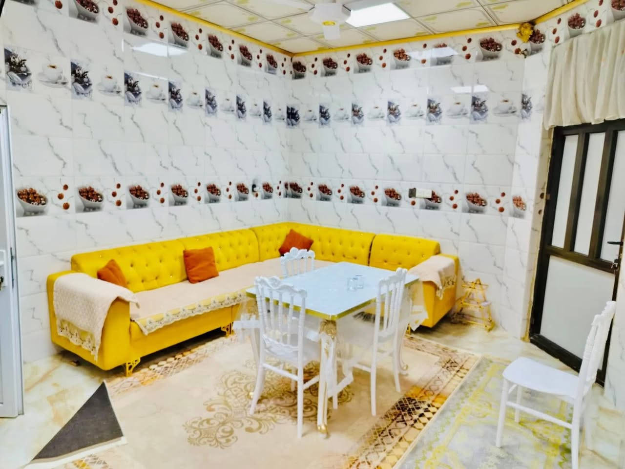 للبيع دار الديوم حي التوحيد قرب جامع الويس 
200م عرض الشارع 15م
(10*20)
 للاستفسار:- مكتب نصير للعقارات 
العنوان  / القادسية  وسط شارع قطعة 500 

***********

نرفق لكم صور الدار .
