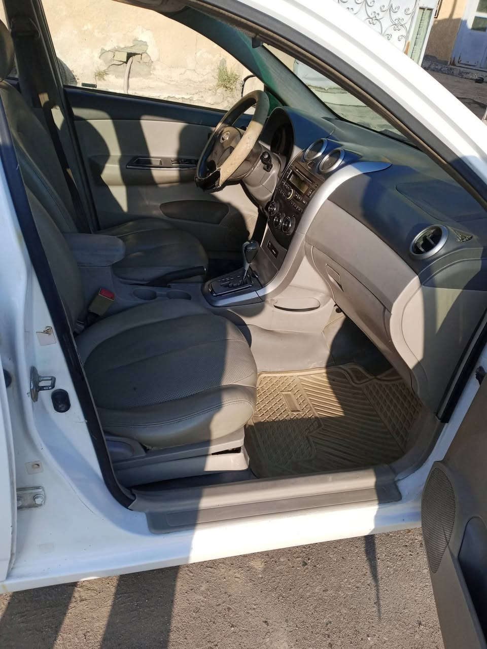 السلام عليكم
سيارة بي واي دي موديل ٢٠١٥ رقم بغداد انكليزي وهزة  بسمي   شرط التحويل محرك وكير  بلادي  اثر خياسات ومصلحه تجي وتفحص  السعر  ٥٦ بيه مجال بسيط العنوان كربلاء الحسينية.  ***********
